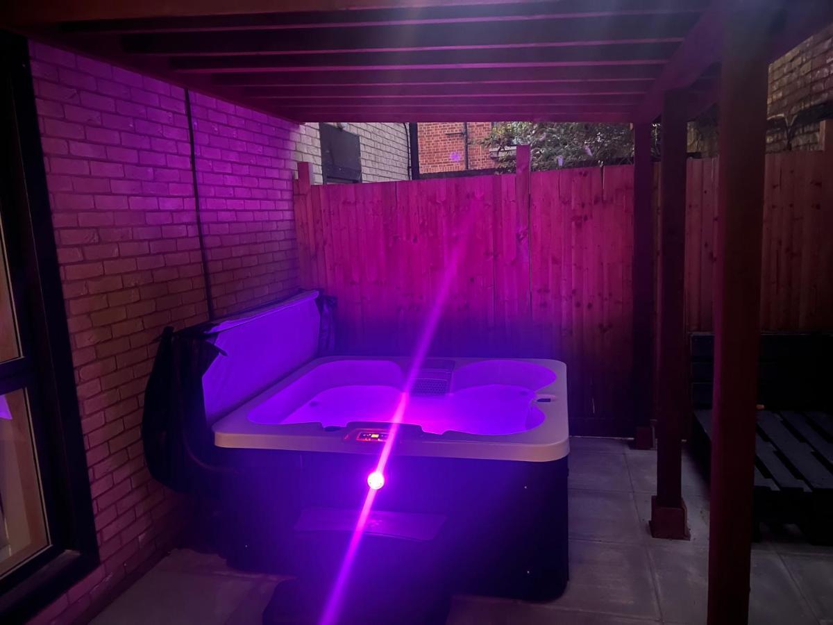 Central London, Jaccuzzi,Newbuild, 2 Bedrooms Two Baths Exteriör bild